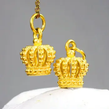 В момента чисто жълто злато 999 проба от 24-КАРАТОВО Жена Щастлива висулка във формата на 3D Crown 0,43 г/1БР