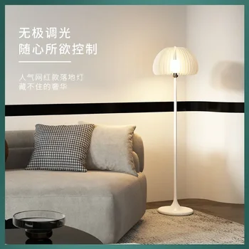 Под лампа, нощна лампа за дневна, спалня, модерна творческа и уютна декоративна led вертикална настолна лампа