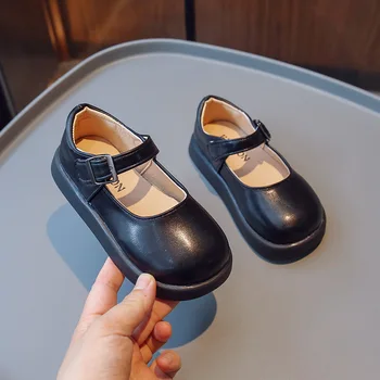 Черен обувки за Момичета-ученички 2023 г., Проста Однотонная Нескользящая Модни Универсална Детска Ежедневни Кожени Обувки На Дебела Подметка